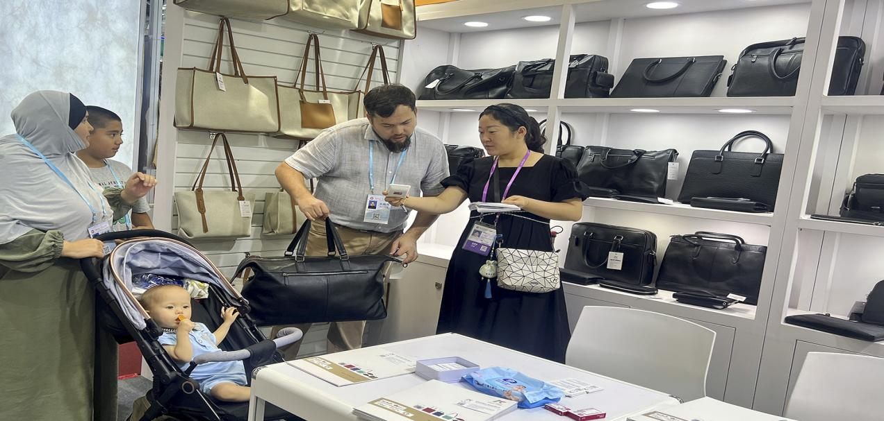 驻马店市公关协会会员风采|广交会上的璀璨绽放：驻马店市康茂公司见证贸易新机遇